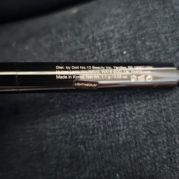 DOLL 10 HydraBalm Precision Concealer light/medium - Picture 2 of 2